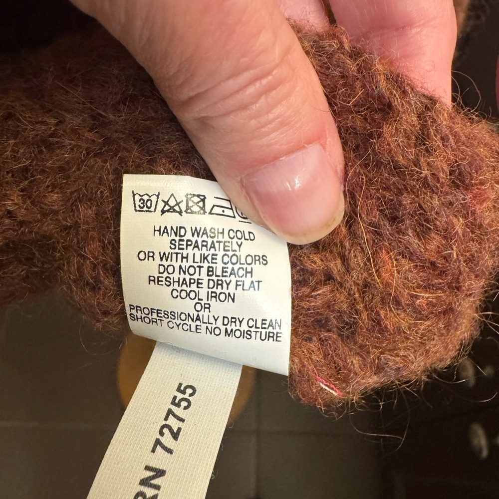 MOHAIR AND WOOL BIANCA B Italian Made V Neck Fluffy Sweater Size MED Cozy EUC - Picture 11 of 16